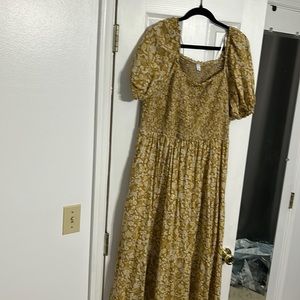 Mustard yellow short sleeve midi deess